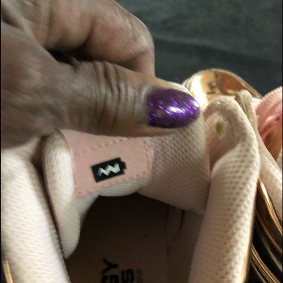 Shoes - Picture 5 of 8